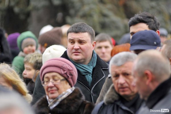 Фото прощання з міським головою Луцька Миколою Романюком