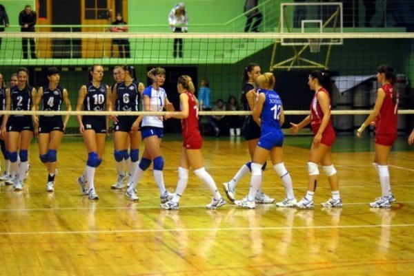 Волейбол: Лучанки двічі розгромили лідера. ФОТО