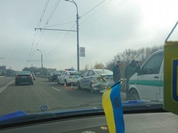 У Луцьку зіткнулися дві інкасаторські автівки