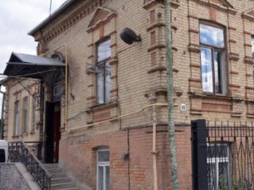 У Луцьку зносять старовинну будівлю, в якій сто років тому була українська гімназія.ВІДЕО