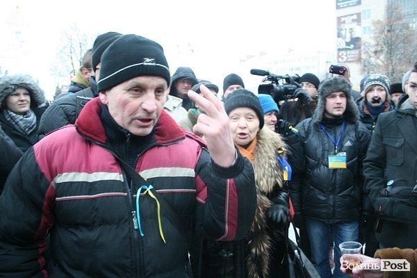 У центрі Луцька люди ледь не побилися з міліцією. ФОТО