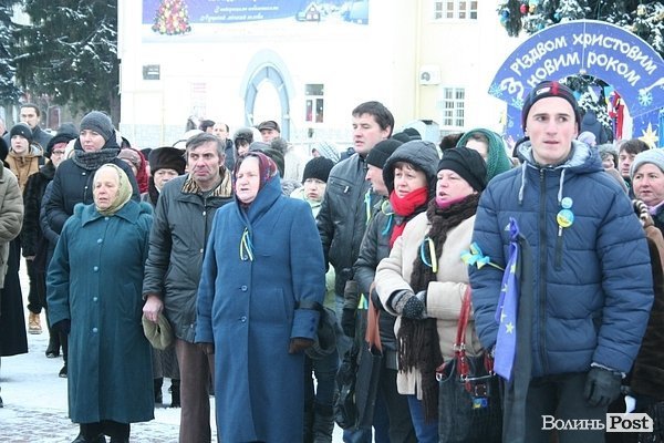 У центрі Луцька люди ледь не побилися з міліцією. ФОТО