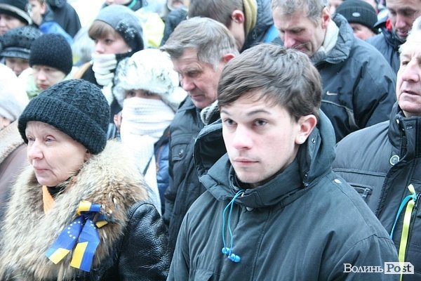 У центрі Луцька люди ледь не побилися з міліцією. ФОТО