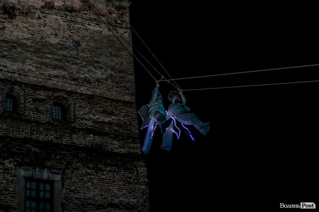 Танці під дощем та ангели на мурах: чим дивувала гостей «Ніч у Луцькому замку». ФОТО