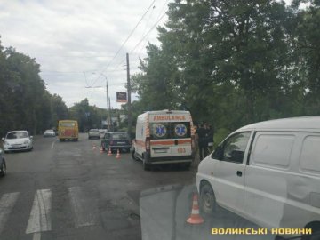 У Луцьку на пішохідному переході ВАЗ збив людину. ФОТО