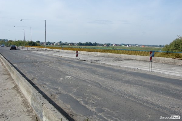 У Луцьку «зупинився» ремонт мосту. ФОТО