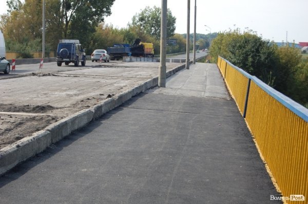 У Луцьку «зупинився» ремонт мосту. ФОТО