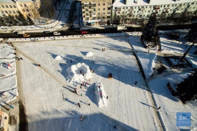 У Володимирі побудували снігове містечко