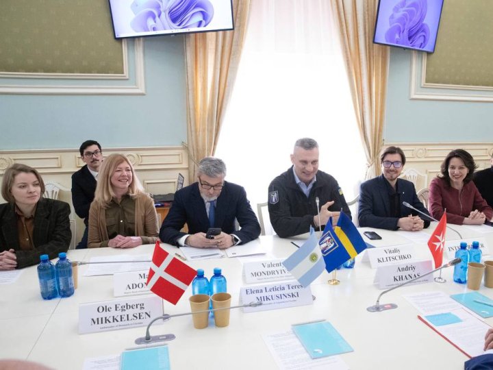 Кличко обговорив з дипломатами 38 країн подальшу допомогу Україні та інвестиції у розвиток країни