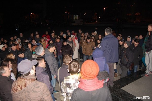 У Луцьку запалили свічки пам’яті за загиблими на Майдані. ФОТО