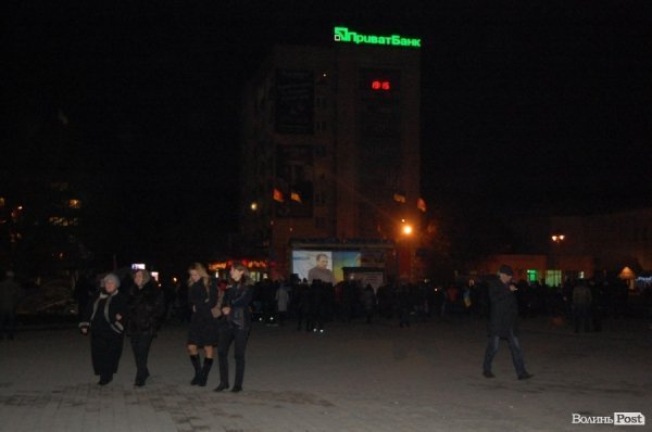 У Луцьку запалили свічки пам’яті за загиблими на Майдані. ФОТО