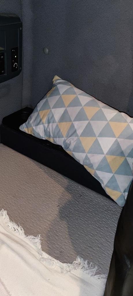 На «Ягодині» у вантажівці знайшли 500 пачок контрабандних цигарок