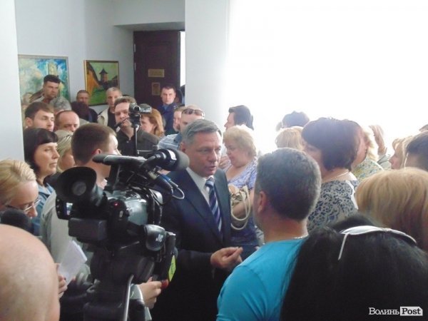 Підприємці з ринків «взяли штурмом» Луцьку міськраду. ФОТО. ВІДЕО