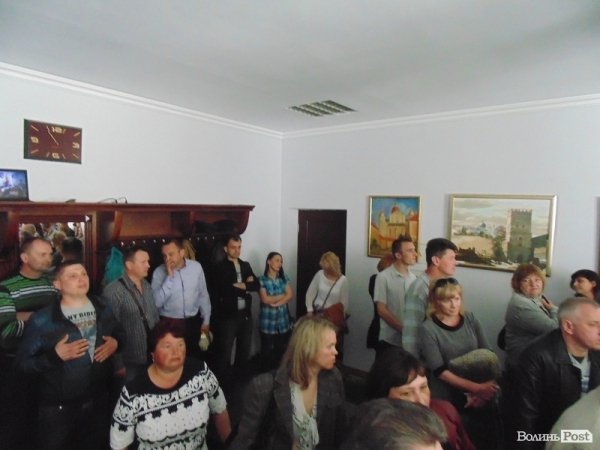 Підприємці з ринків «взяли штурмом» Луцьку міськраду. ФОТО. ВІДЕО