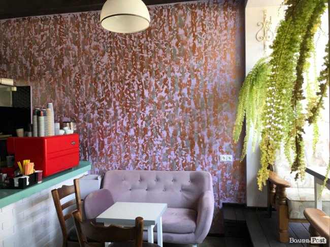 У Луцьку відкрилася нова кав’ярня, де можна «скуштувати шматочок любові»