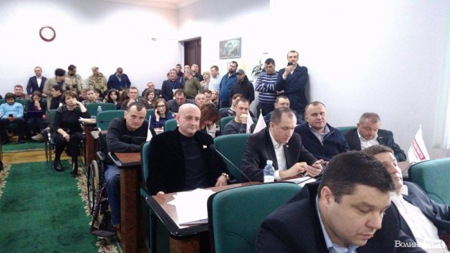 Позачергова сесія Луцької міськради. ЯК ЦЕ БУЛО