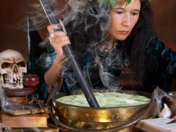 Російські окупанти звертаються до ворожок, щоб вижити в Україні, – СБУ