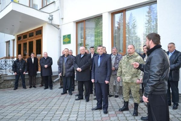Волинські лісівники передали бійцям автомобіль. ФОТО