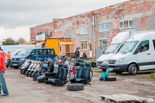  «Барахолка» луцького авторинку: що продають, окрім машин. ФОТО