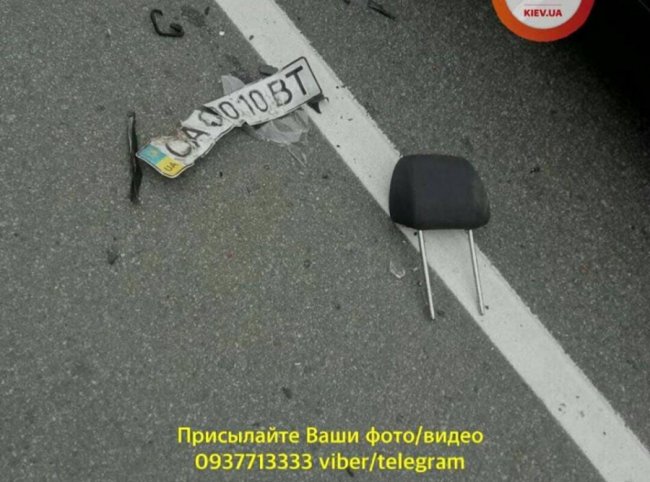 Під Києвом Tesla влетіла у Skoda. ФОТО