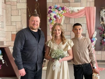 Волинський захисник приїхав із зони бойових дій, щоб одружитися