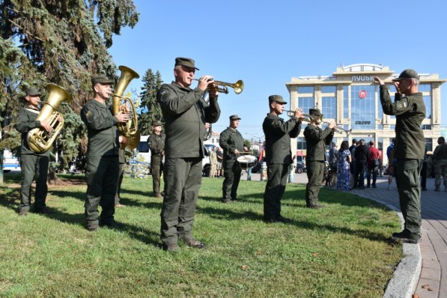 Луцьк у скорботі: поховали воїна Юрія Петровського