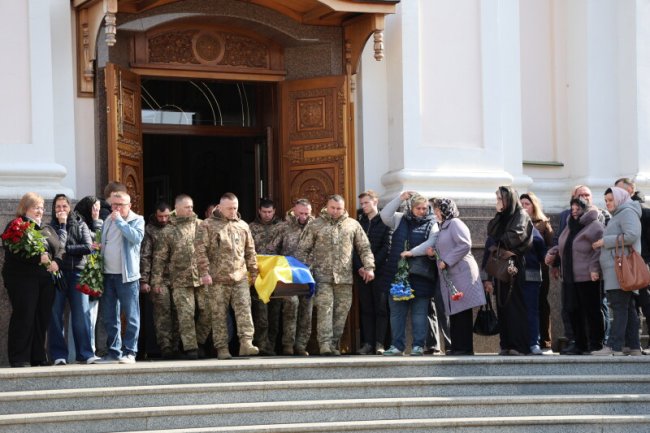 Загинув на Сумщині: у Луцьку попрощалися з воїном Артемом Зубком. ФОТО