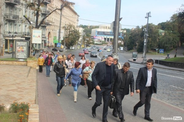Матері волинських військових не змогли зустрітися з Порошенком. ФОТО. ВІДЕО