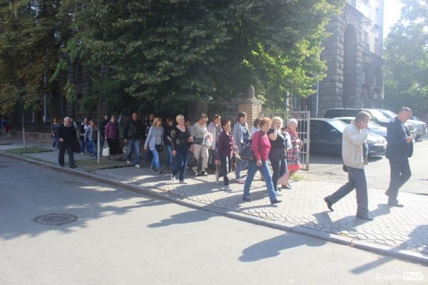 Матері волинських військових не змогли зустрітися з Порошенком. ФОТО. ВІДЕО