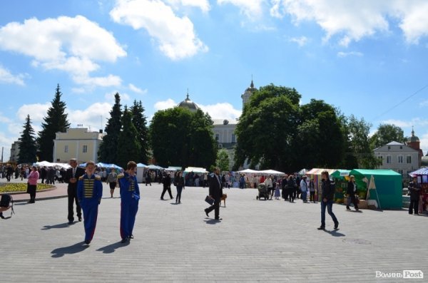 У центрі Луцька – виставка талантів зі всієї області. ФОТО 