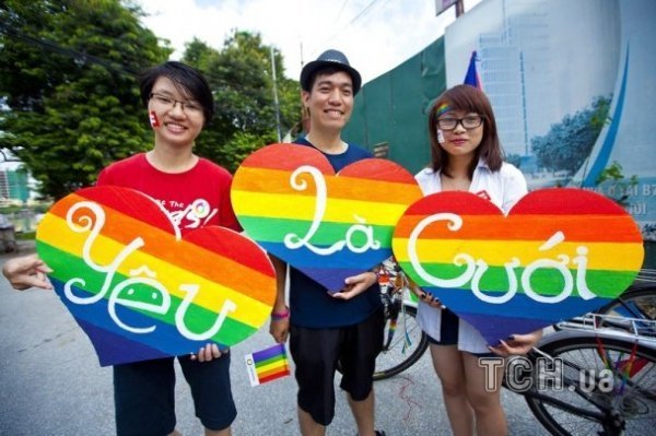 Гей-парад на велосипедах у В'єтнамі. ФОТО