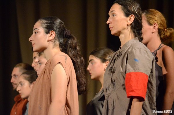 Історії дітей-біженців мовою танцю. ФОТО