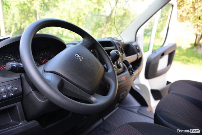 Волинській «швидкій» подарували новий автомобіль. ФОТО