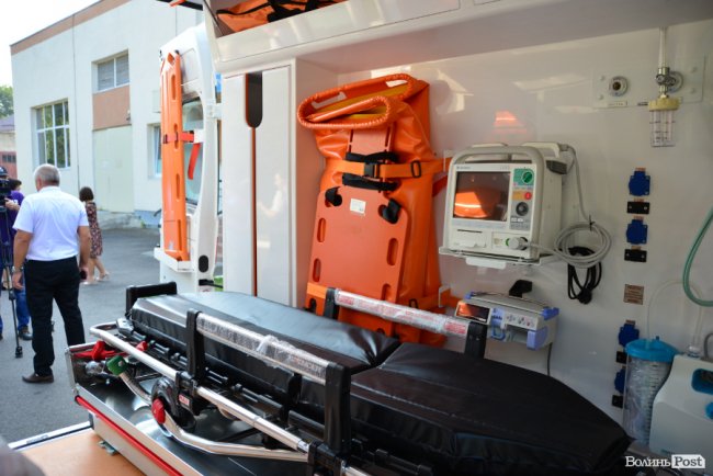 Волинській «швидкій» подарували новий автомобіль. ФОТО