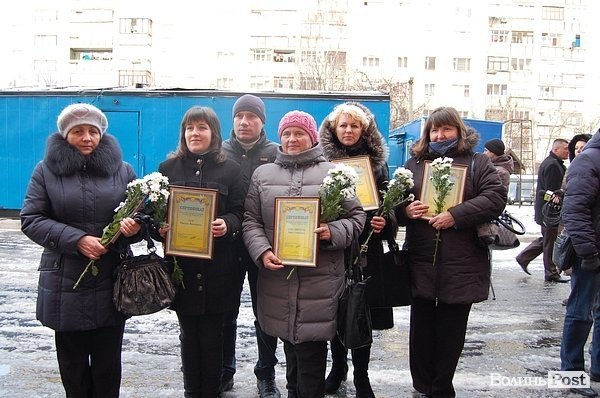 У Луцьку підлеглий Азарова роздав ключі від квартир. ФОТО