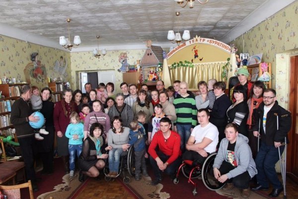 Студенти Академії допомагають людям з особливими потребами. ФОТО