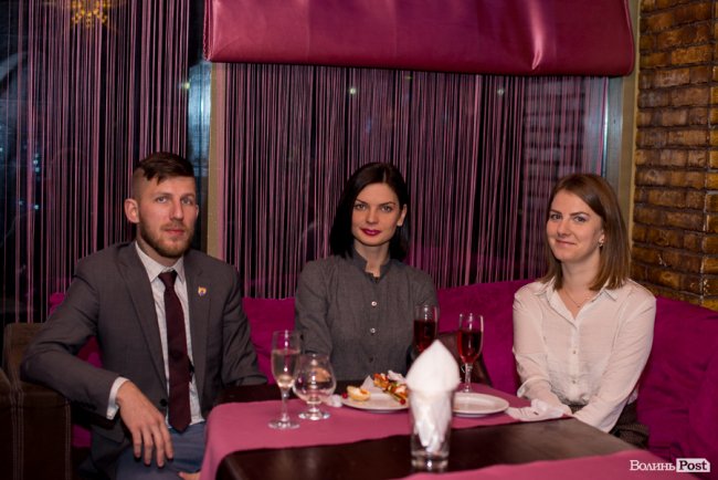 Волонтер Олексій Кушнєр, журналіст Ольга Валянік та маркетолог будівельної компанії «Інвестор» Ірина Новосад