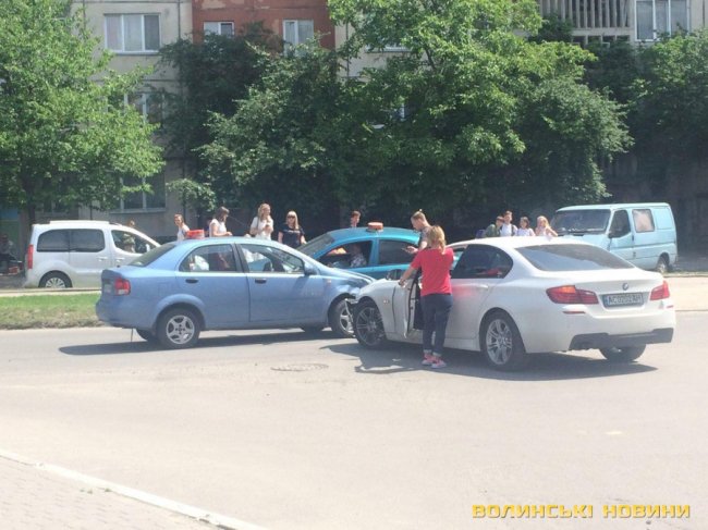 У Луцьку BMW втаранилася у Chevrolet. ФОТО