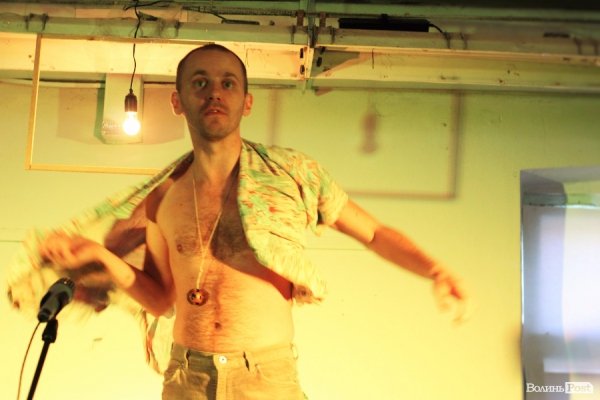 «Мандрівний вішак» у Луцьку епатував, дивував та змушував задуматись. ФОТО