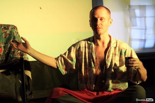 «Мандрівний вішак» у Луцьку епатував, дивував та змушував задуматись. ФОТО