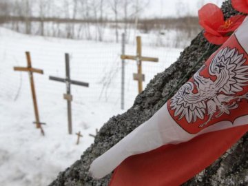 Смоленська катастрофа: під час ексгумації загиблих виявили підміну тіл 