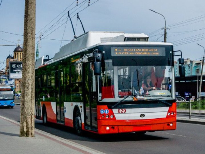 У Луцьку тимчасово не курсують тролейбуси через проспект Відродження