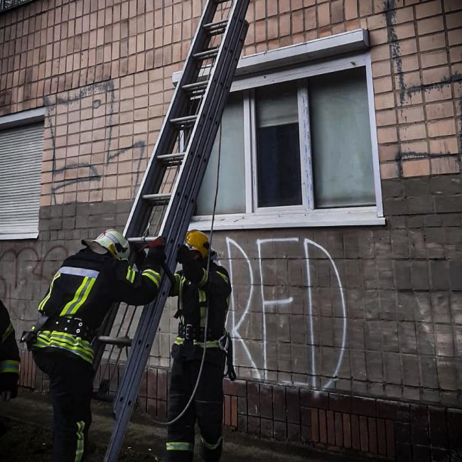 Рятувальники визволили немічну лучанку із власної оселі