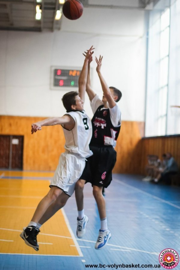 Фото міжнародного баскетбольного турніру в Луцьку