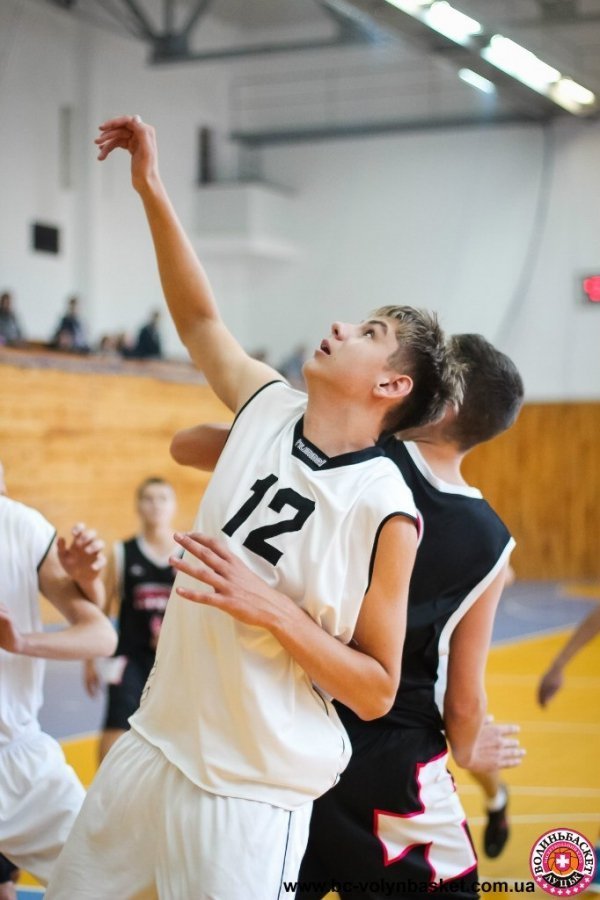 Фото міжнародного баскетбольного турніру в Луцьку