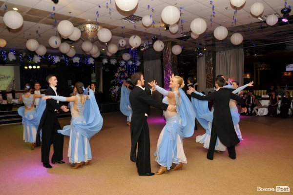 Фото різдвяного балу в Луцьку