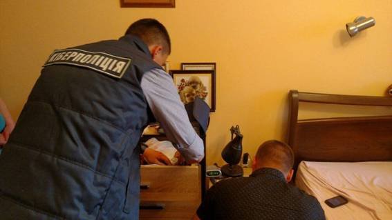 Луцького посадовця зловили на розповсюдженні дитячого порно