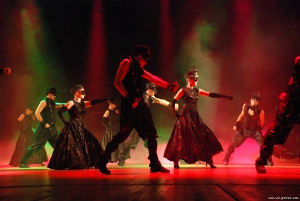 Танці пам’яті Майкла Джексона у Луцьку. ФОТО