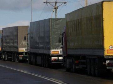 День простою на кордоні з Польщею коштує українським перевізникам мінімум 300 євро