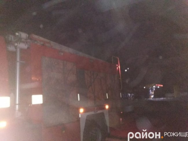 У місті на Волині  біля заправки горіло поле. ФОТО